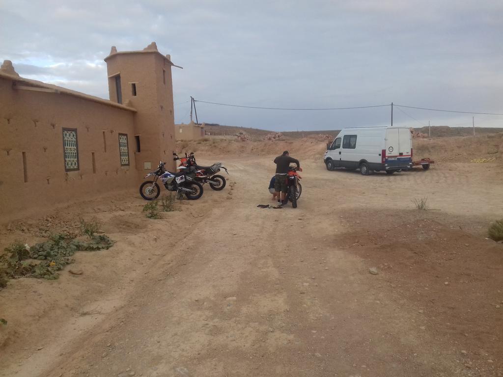 Kasbah Izoran Hotel มิเดลท์ ภายนอก รูปภาพ